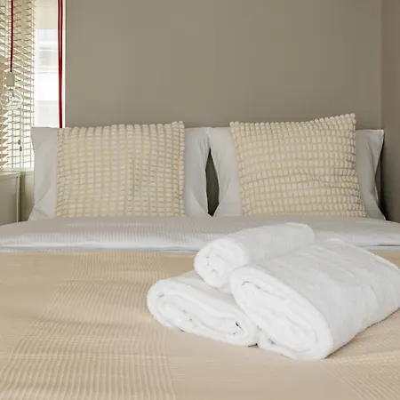Apartment Lindego Park Comfy By Bookinghost